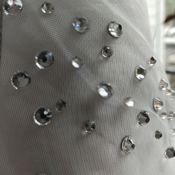 Elegant Off White Beaded Bridal Veil main image 11